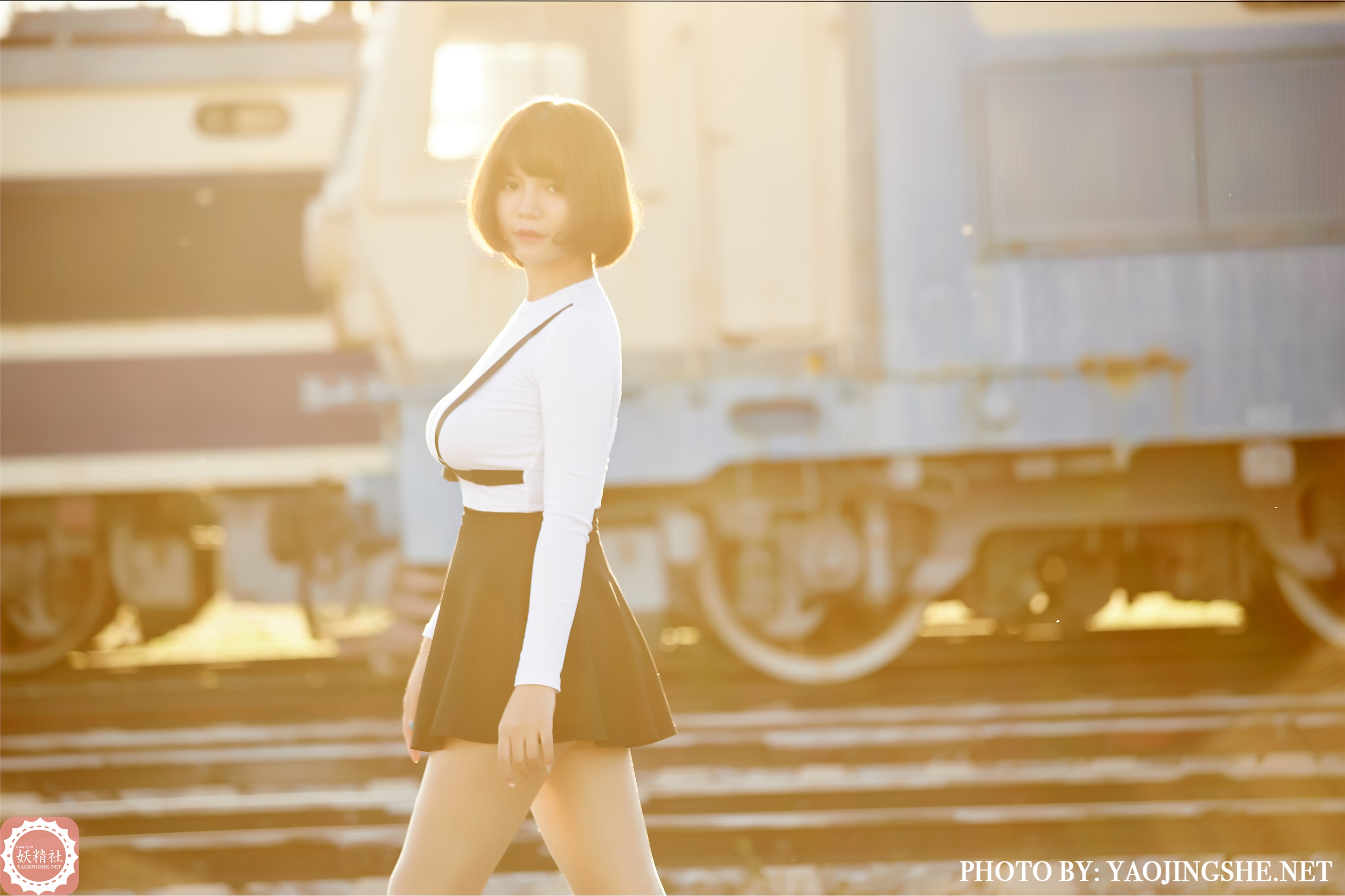 YAOJINGSHE 妖精社 T2042《唐飞飞-逆光车站》